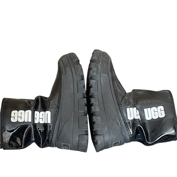 UGG Women's Classic Sherpa lined Brellah Mini Boot 1144059 -
Ladies Size 6 - Picture 6 of 12